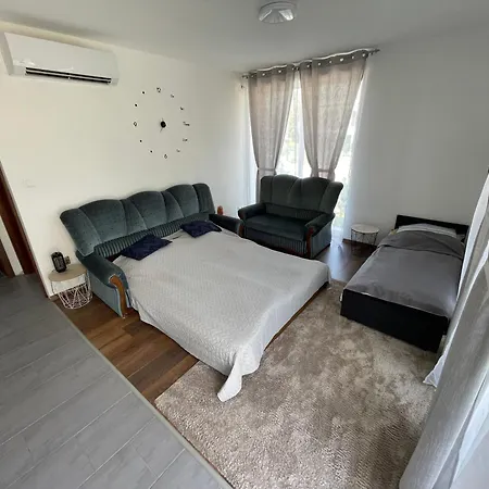 Kende Apartment *